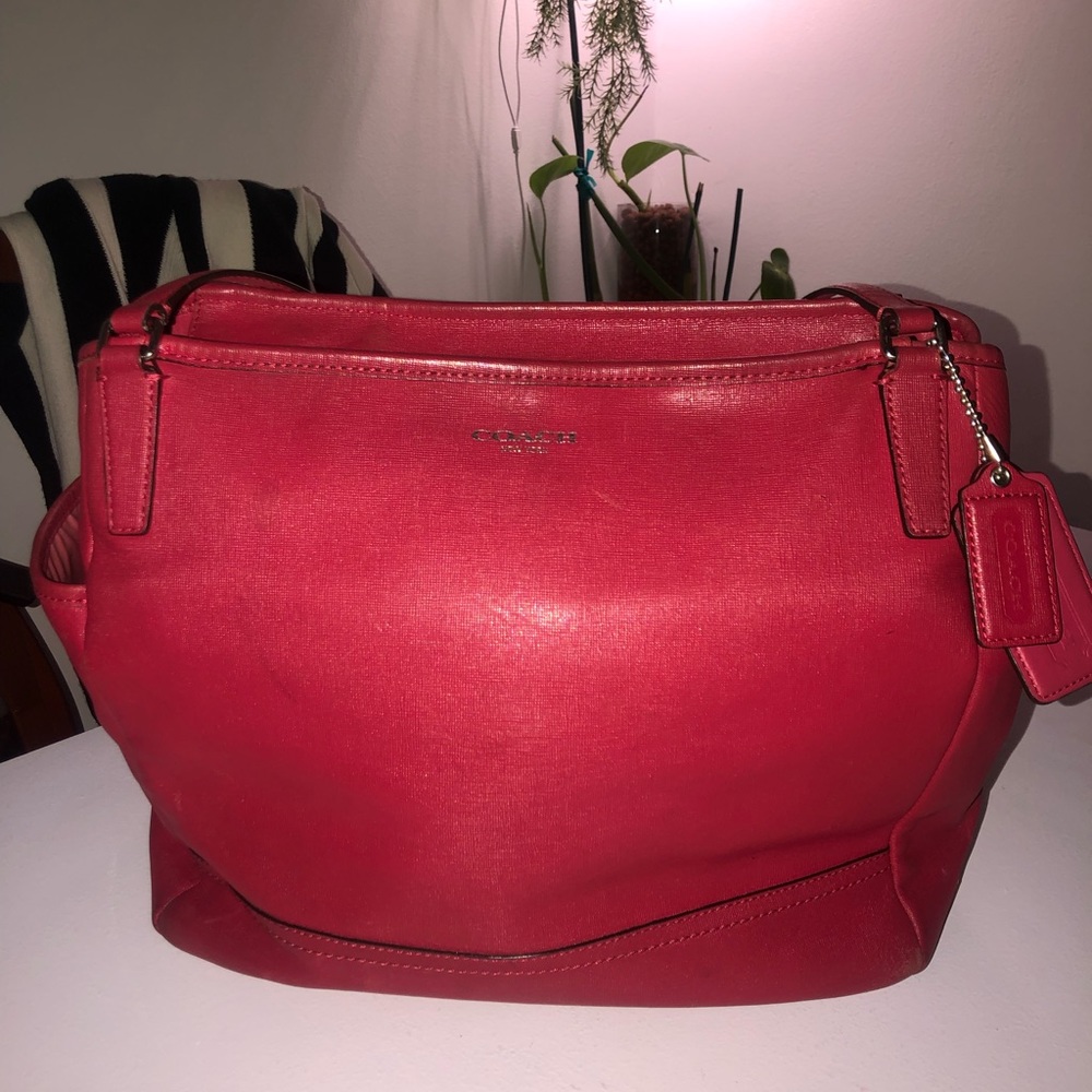 Pre-loved Coach Coral Leather Tote